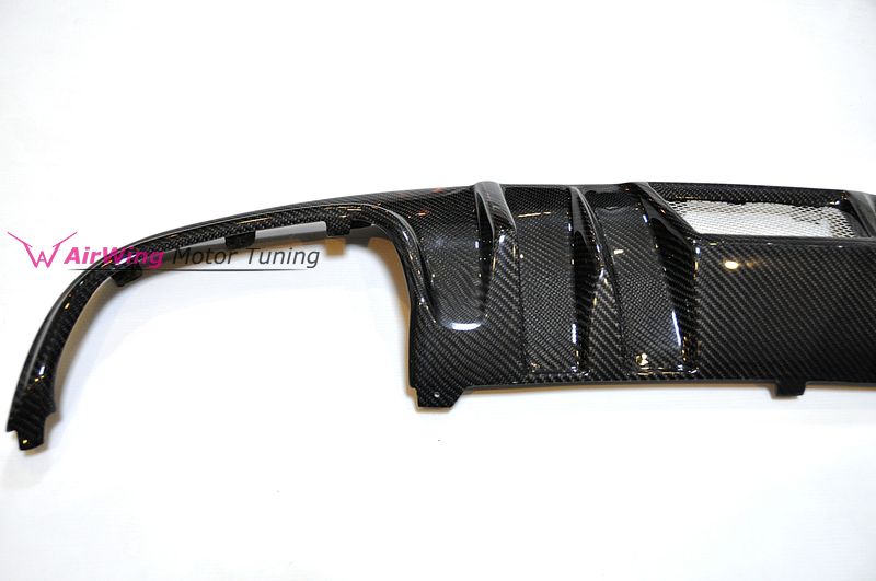 W204 C63 (2007-2011) –  AirWing Vented style Carbon Rear Diffuser 4